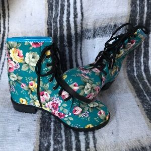 Ankle high tie up boots